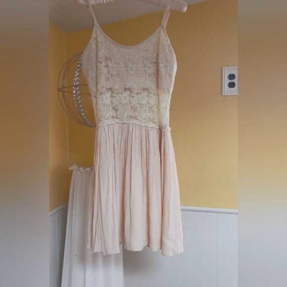 Cream lace lined dress - Picture 2 of 10